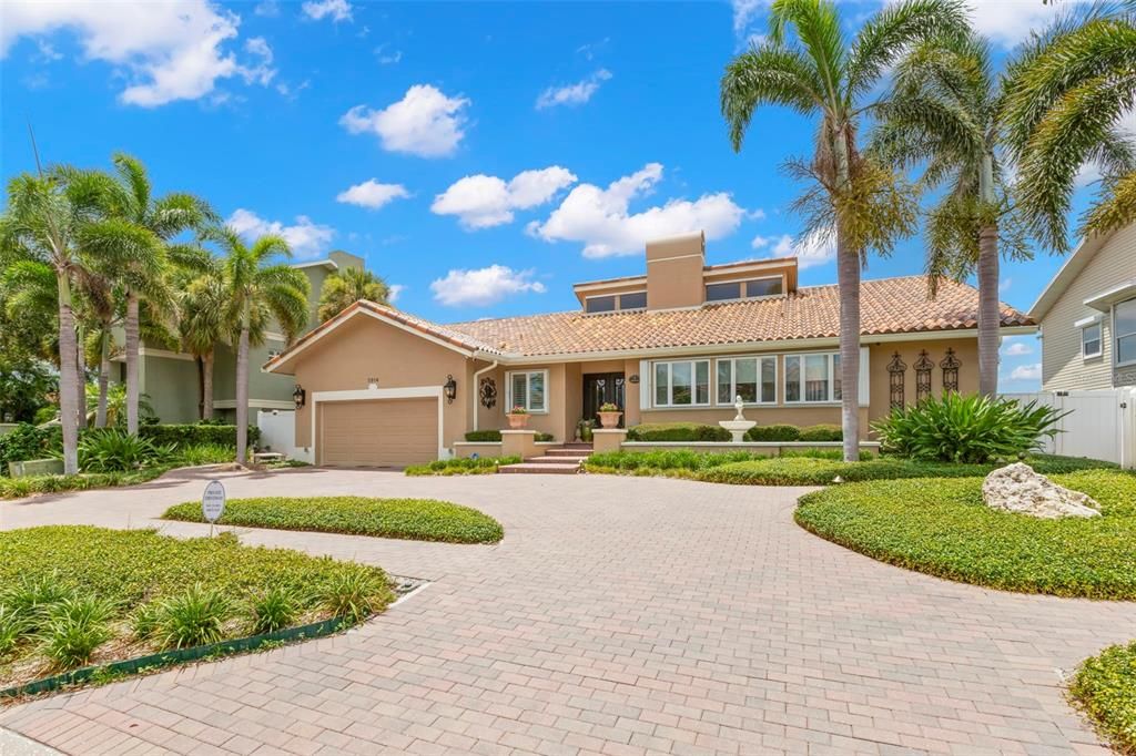 For Sale: $2,149,000 (3 beds, 2 baths, 2663 Square Feet)