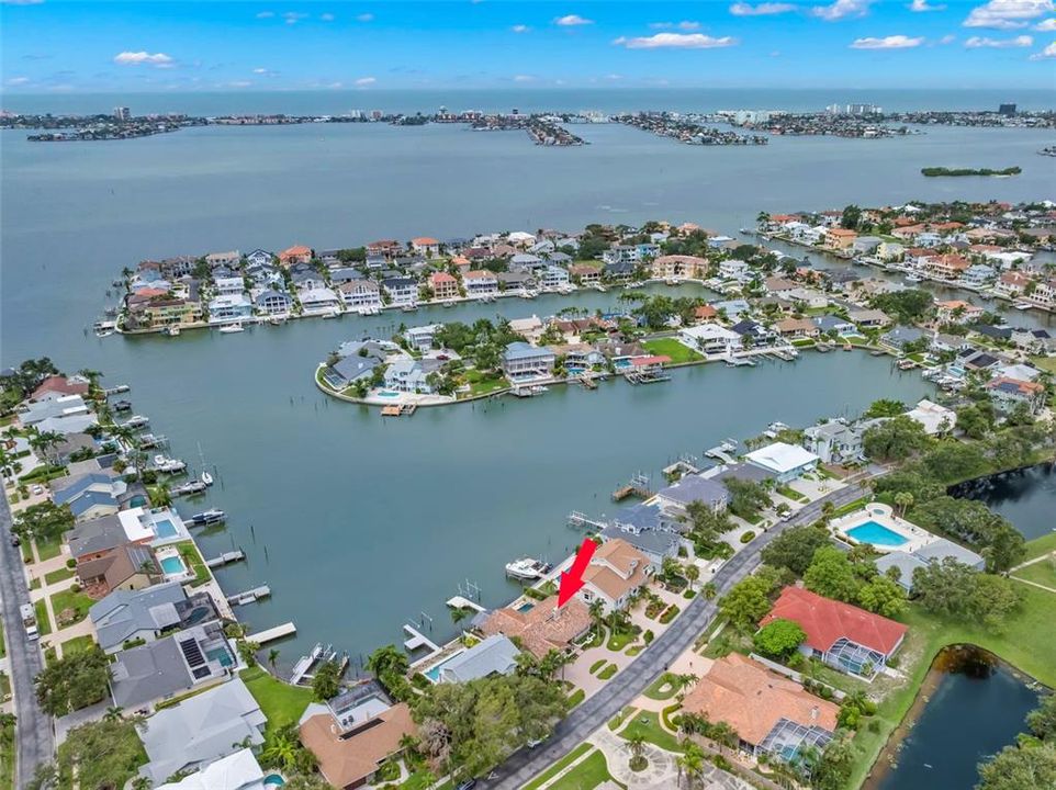 For Sale: $2,149,000 (3 beds, 2 baths, 2663 Square Feet)