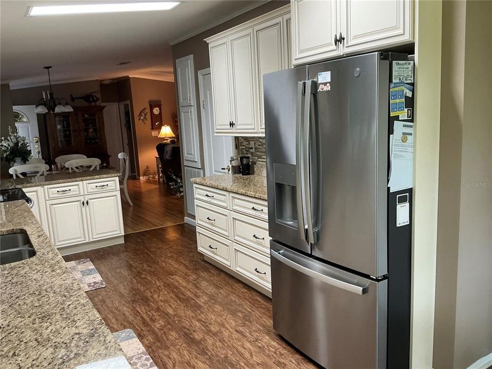 For Sale: $359,500 (3 beds, 2 baths, 1485 Square Feet)