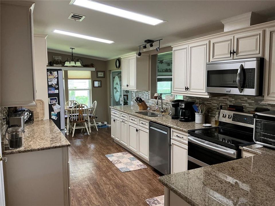 For Sale: $359,500 (3 beds, 2 baths, 1485 Square Feet)