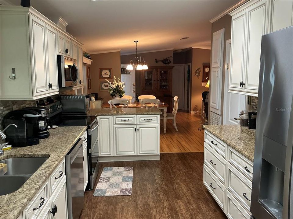 For Sale: $359,500 (3 beds, 2 baths, 1485 Square Feet)