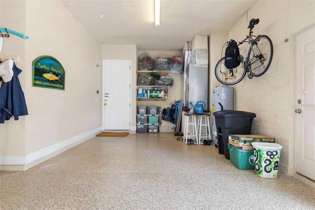 Activo con contrato: $859,000 (4 camas, 4 baños, 3030 Pies cuadrados)