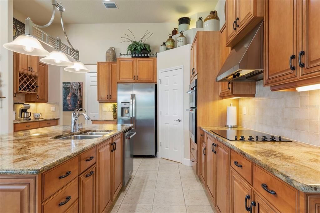 Activo con contrato: $859,000 (4 camas, 4 baños, 3030 Pies cuadrados)