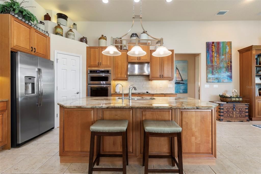 Activo con contrato: $859,000 (4 camas, 4 baños, 3030 Pies cuadrados)