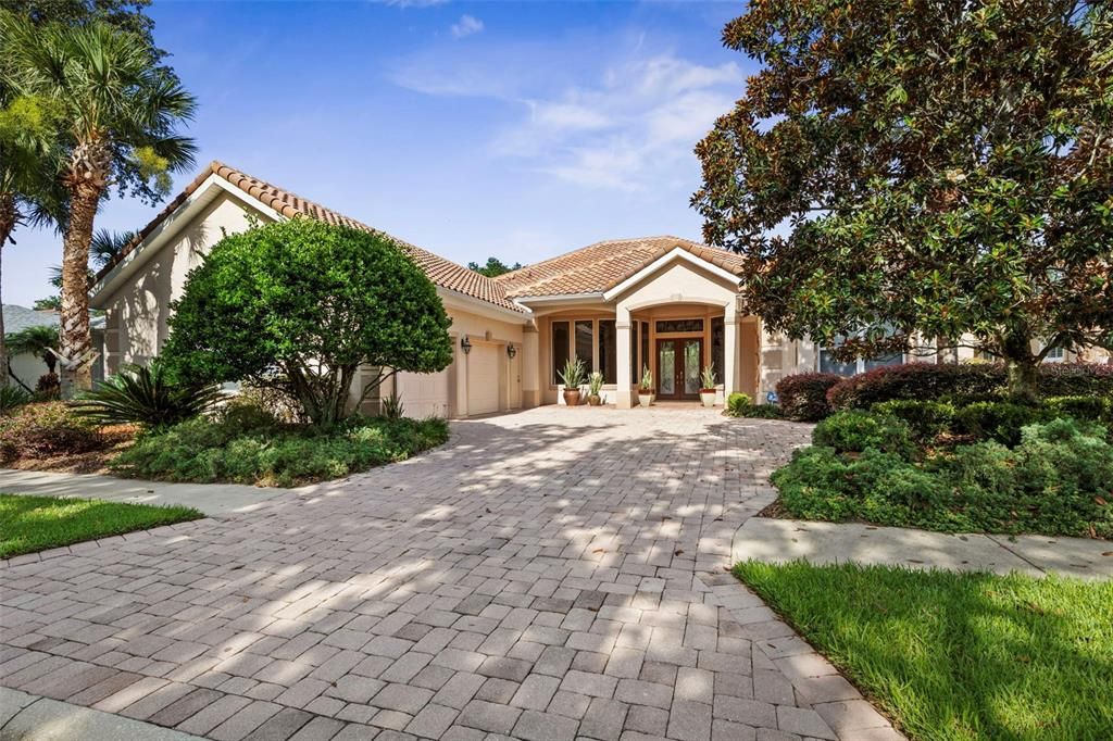 Activo con contrato: $859,000 (4 camas, 4 baños, 3030 Pies cuadrados)