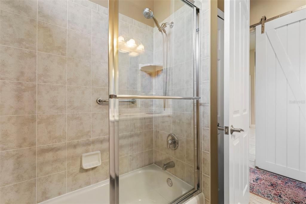 Activo con contrato: $859,000 (4 camas, 4 baños, 3030 Pies cuadrados)