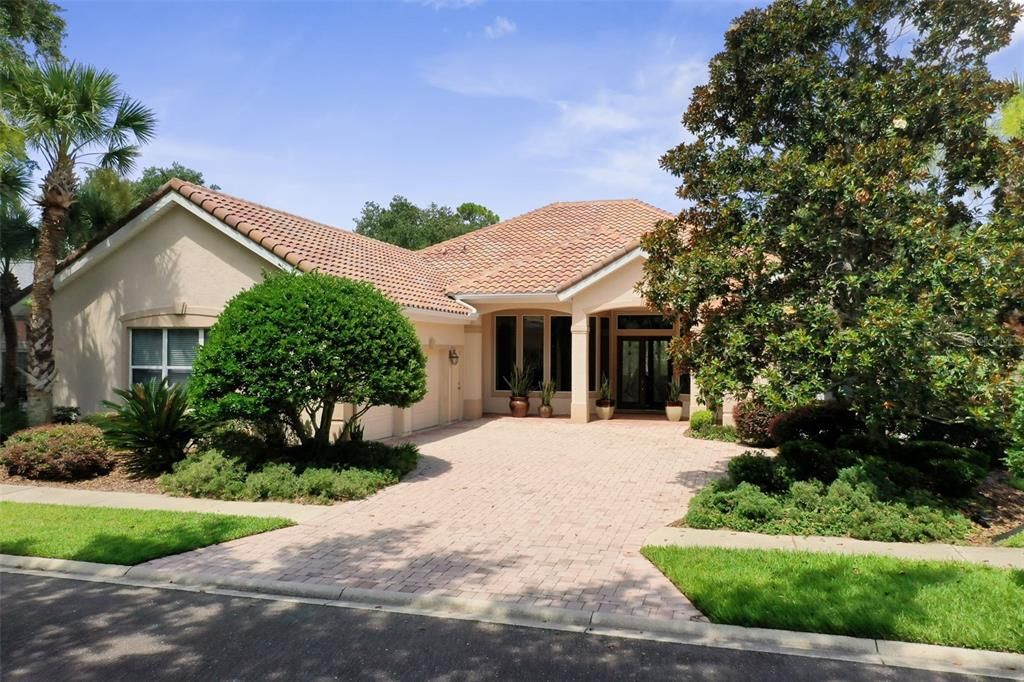 Activo con contrato: $859,000 (4 camas, 4 baños, 3030 Pies cuadrados)