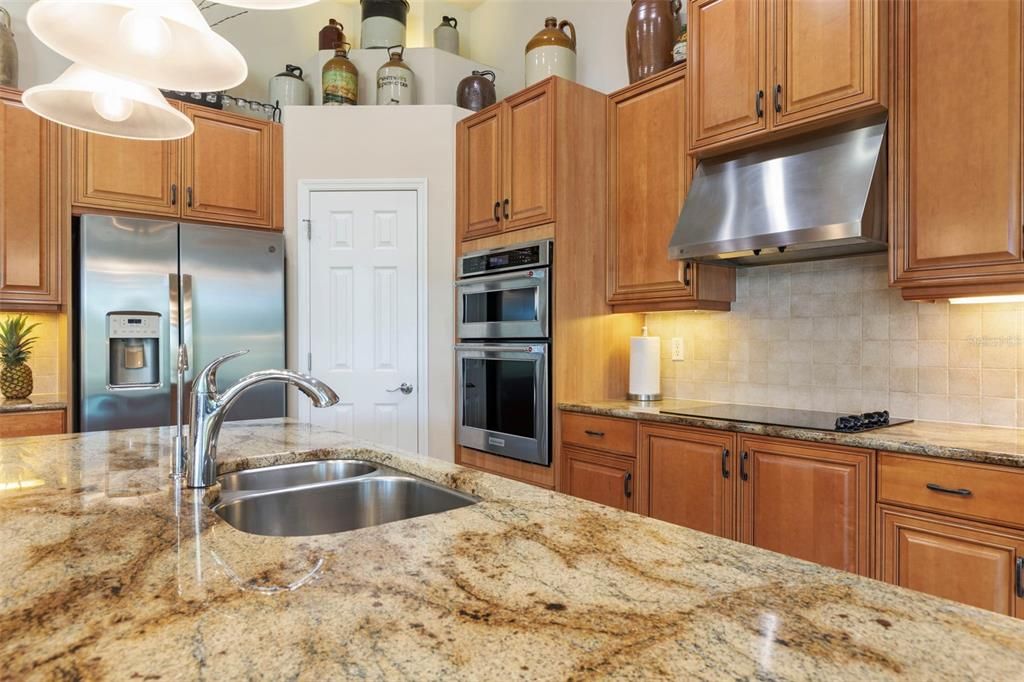 Activo con contrato: $859,000 (4 camas, 4 baños, 3030 Pies cuadrados)