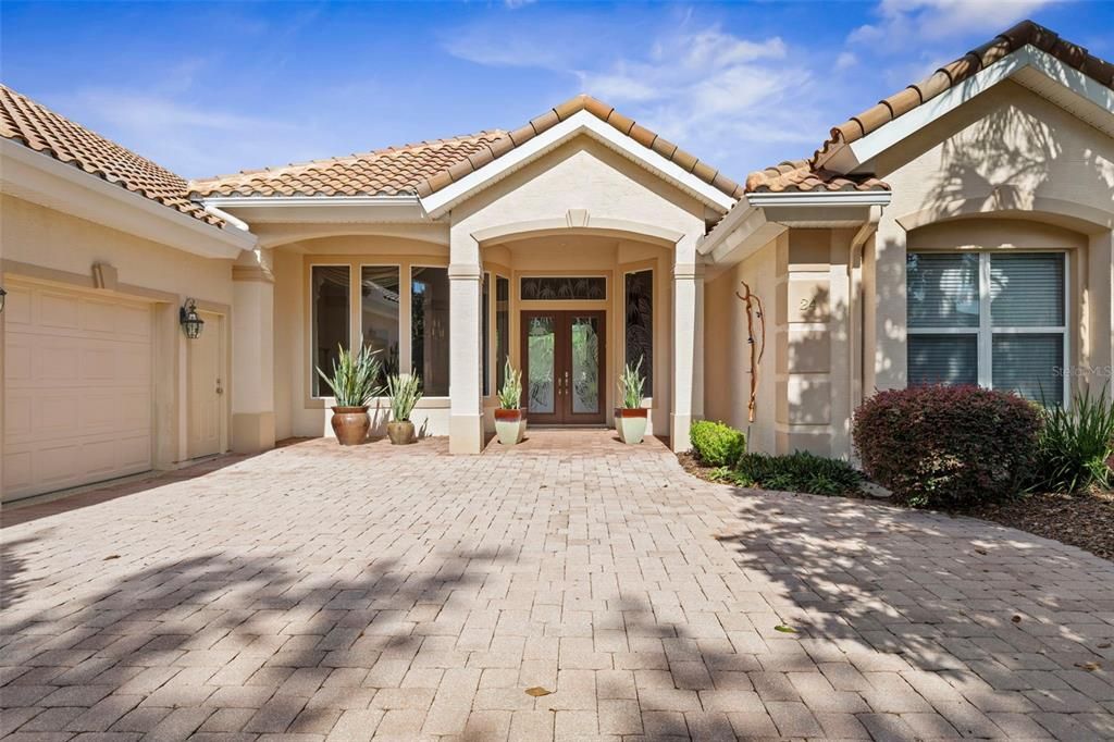 Activo con contrato: $859,000 (4 camas, 4 baños, 3030 Pies cuadrados)