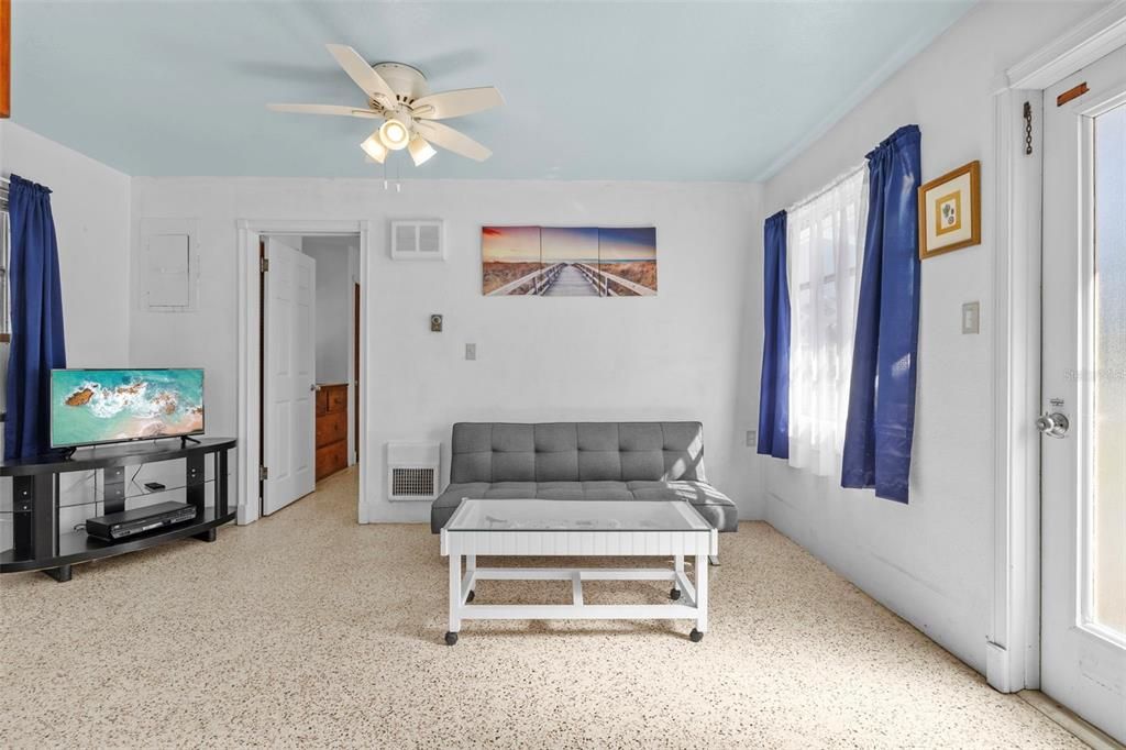 En Venta: $700,000 (5 camas, 0 baños, 2621 Pies cuadrados)