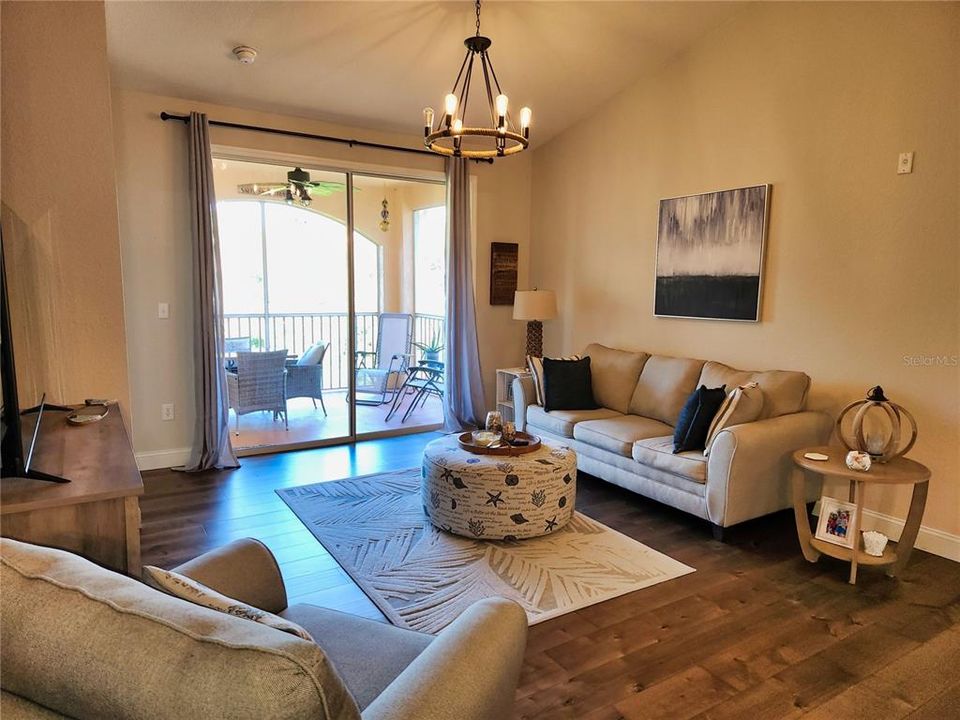 В аренду: $4,000 (2 спален, 2 ванн, 1089 Квадратных фут)