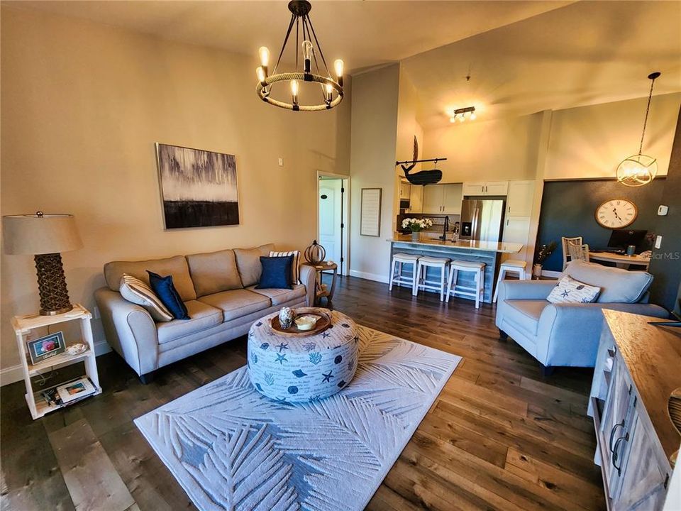 В аренду: $4,000 (2 спален, 2 ванн, 1089 Квадратных фут)