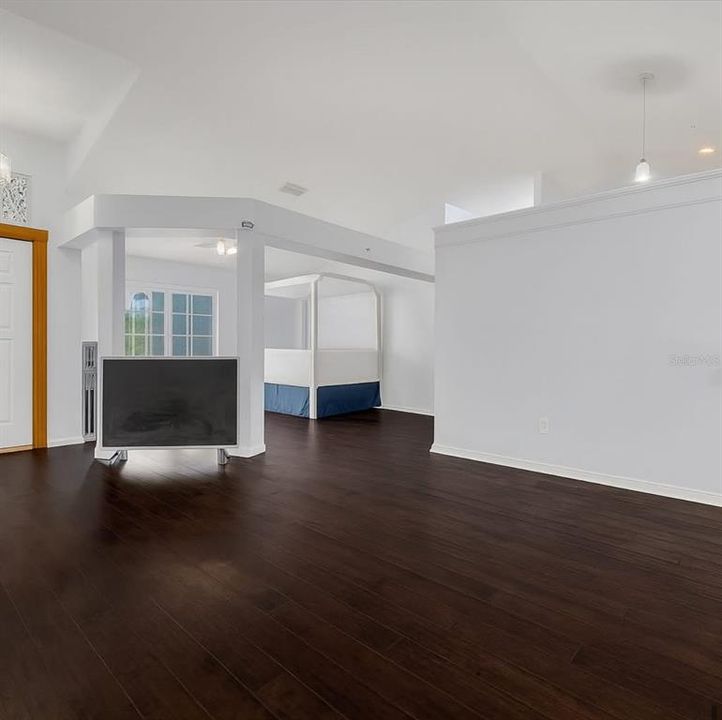 For Sale: $365,000 (5 beds, 2 baths, 2009 Square Feet)