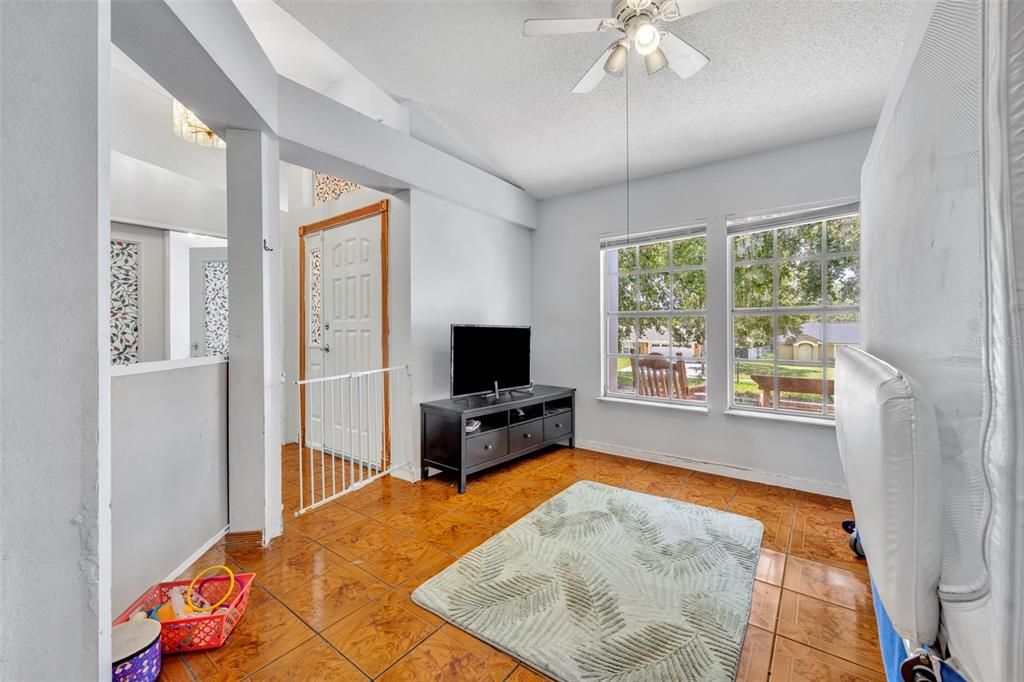 For Sale: $365,000 (5 beds, 2 baths, 2009 Square Feet)