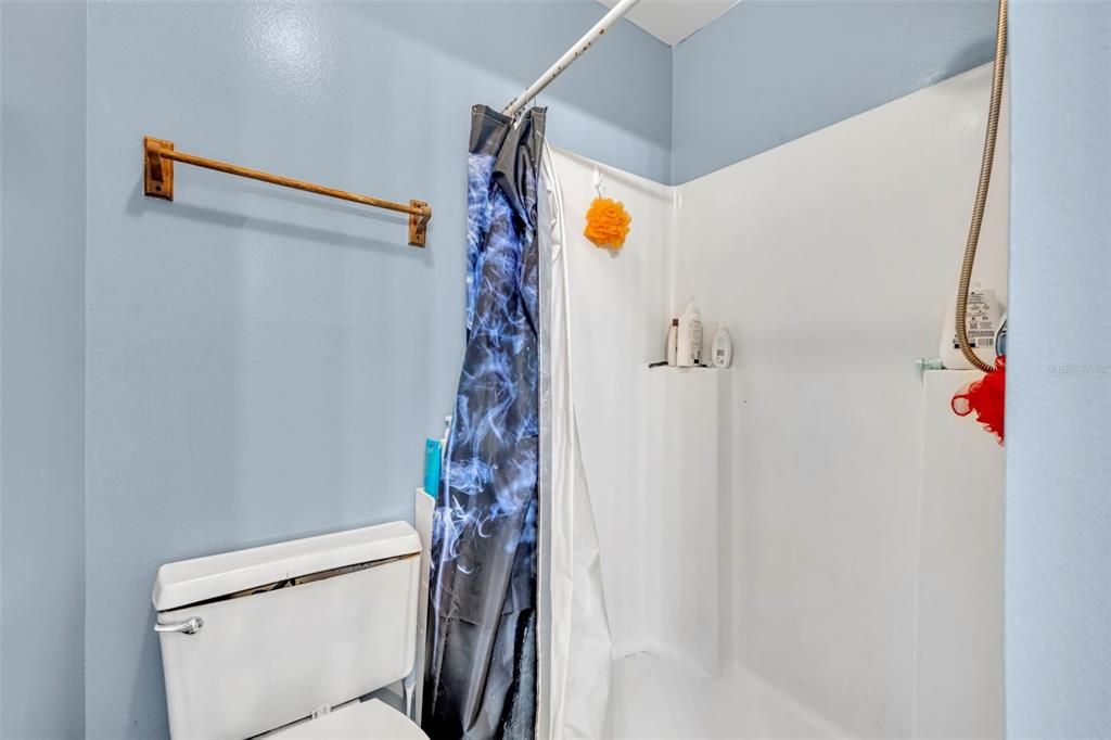 For Sale: $365,000 (5 beds, 2 baths, 2009 Square Feet)