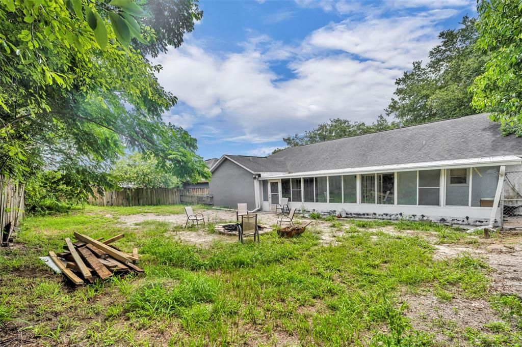 For Sale: $365,000 (5 beds, 2 baths, 2009 Square Feet)