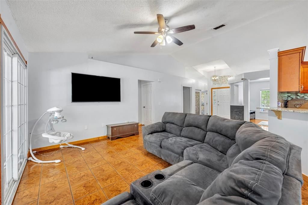 For Sale: $365,000 (5 beds, 2 baths, 2009 Square Feet)