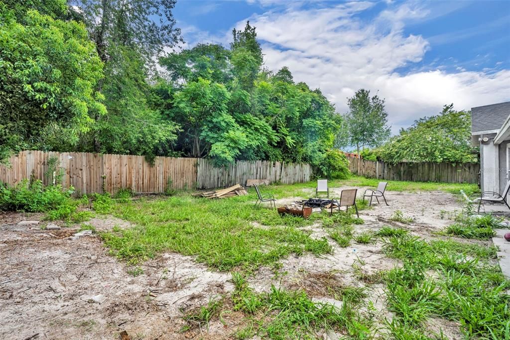 For Sale: $365,000 (5 beds, 2 baths, 2009 Square Feet)