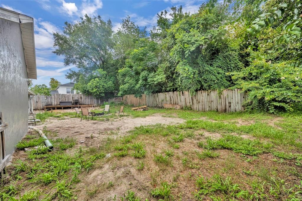 For Sale: $365,000 (5 beds, 2 baths, 2009 Square Feet)