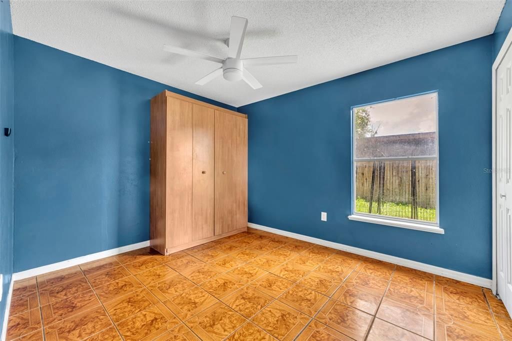 For Sale: $365,000 (5 beds, 2 baths, 2009 Square Feet)