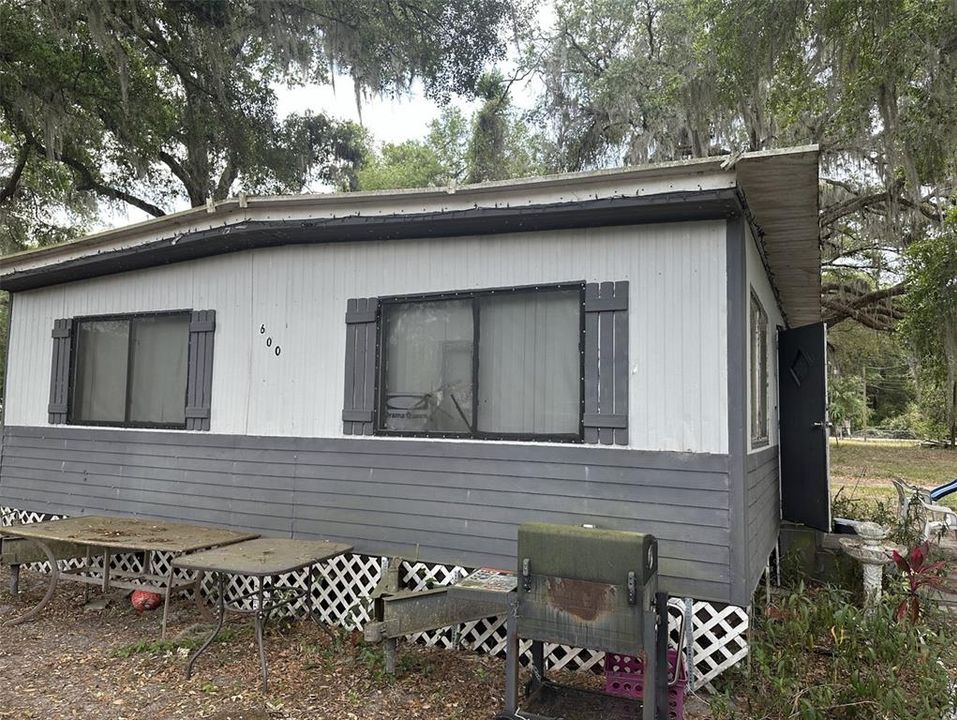 最近售出: $49,900 (3 贝兹, 1 浴室, 960 平方英尺)