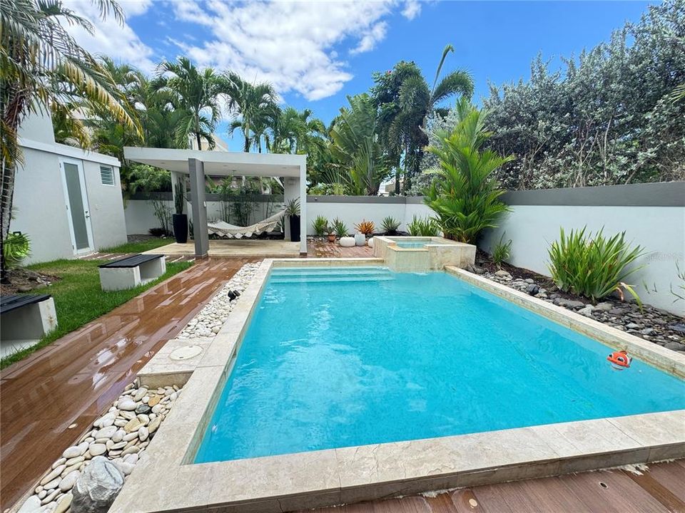 For Sale: $1,050,000 (5 beds, 3 baths, 3500 Square Feet)