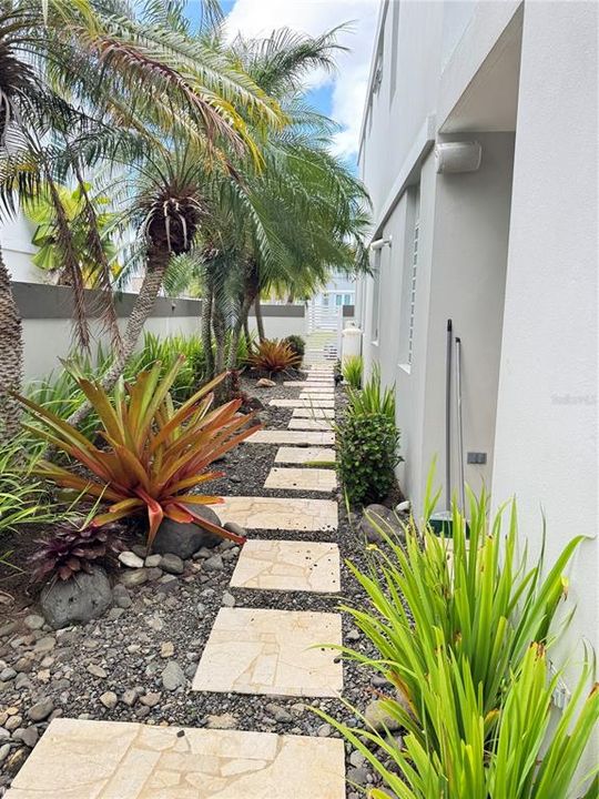 For Sale: $1,050,000 (5 beds, 3 baths, 3500 Square Feet)