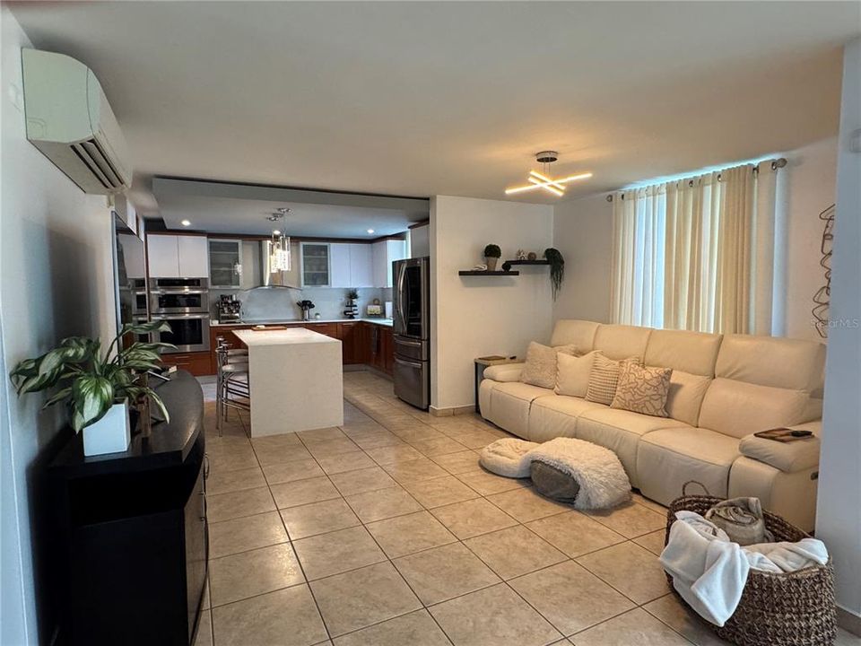 For Sale: $1,050,000 (5 beds, 3 baths, 3500 Square Feet)