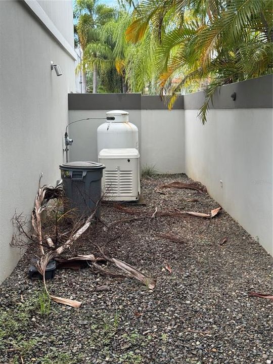 For Sale: $1,050,000 (5 beds, 3 baths, 3500 Square Feet)