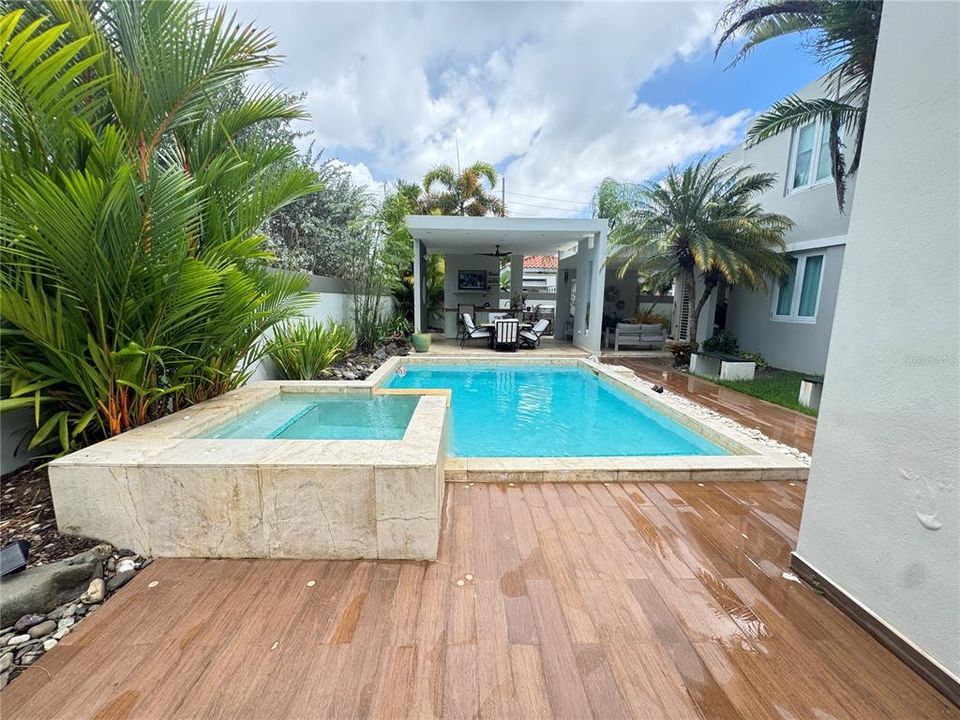 For Sale: $1,050,000 (5 beds, 3 baths, 3500 Square Feet)