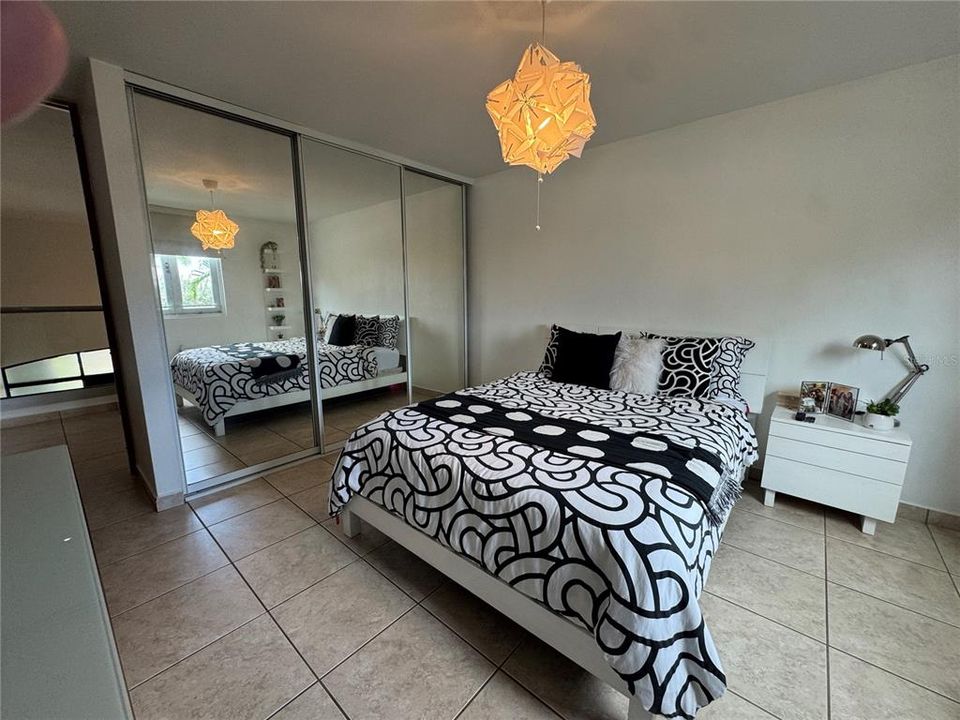 For Sale: $1,050,000 (5 beds, 3 baths, 3500 Square Feet)