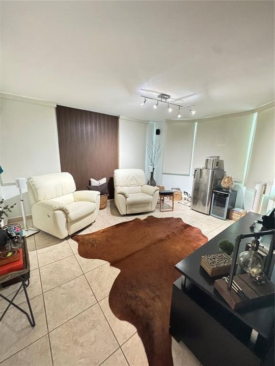 For Sale: $1,050,000 (5 beds, 3 baths, 3500 Square Feet)