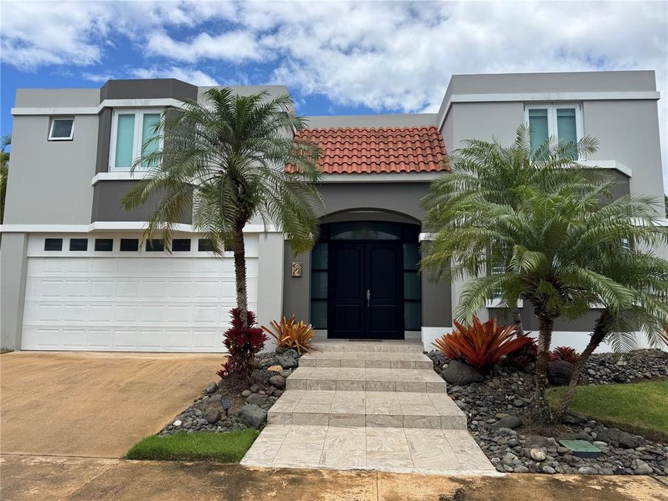 For Sale: $1,050,000 (5 beds, 3 baths, 3500 Square Feet)