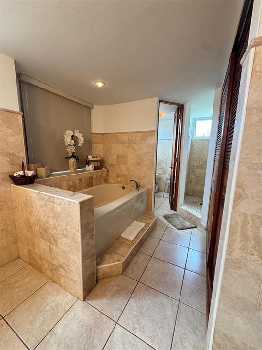 For Sale: $1,050,000 (5 beds, 3 baths, 3500 Square Feet)