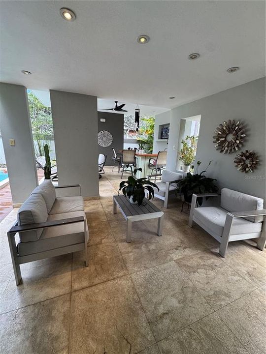 For Sale: $1,050,000 (5 beds, 3 baths, 3500 Square Feet)