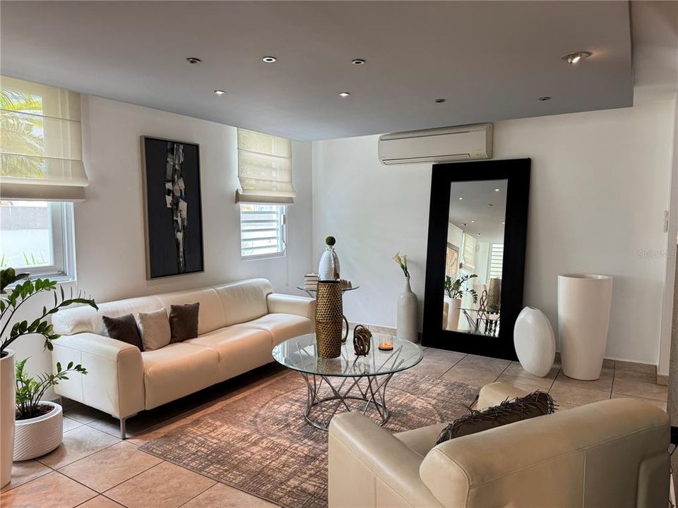 For Sale: $1,050,000 (5 beds, 3 baths, 3500 Square Feet)