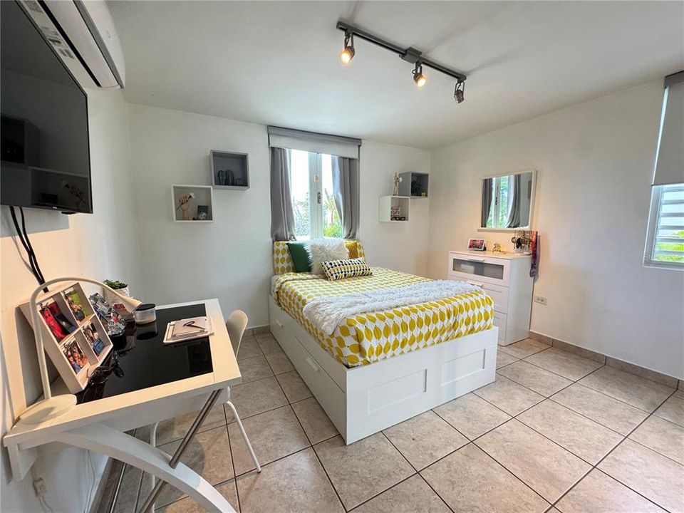 For Sale: $1,050,000 (5 beds, 3 baths, 3500 Square Feet)