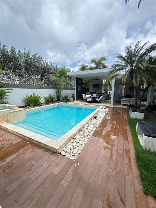 For Sale: $1,050,000 (5 beds, 3 baths, 3500 Square Feet)