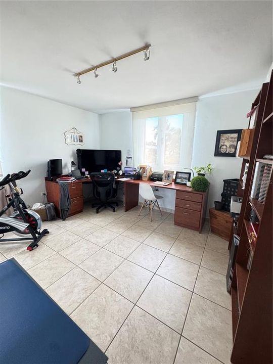 For Sale: $1,050,000 (5 beds, 3 baths, 3500 Square Feet)