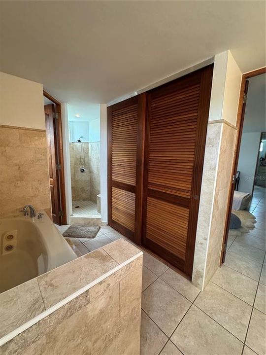 For Sale: $1,050,000 (5 beds, 3 baths, 3500 Square Feet)