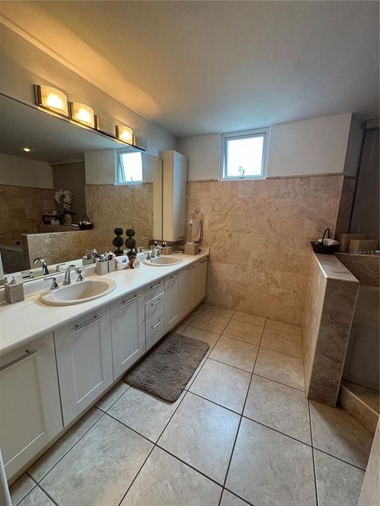 For Sale: $1,050,000 (5 beds, 3 baths, 3500 Square Feet)