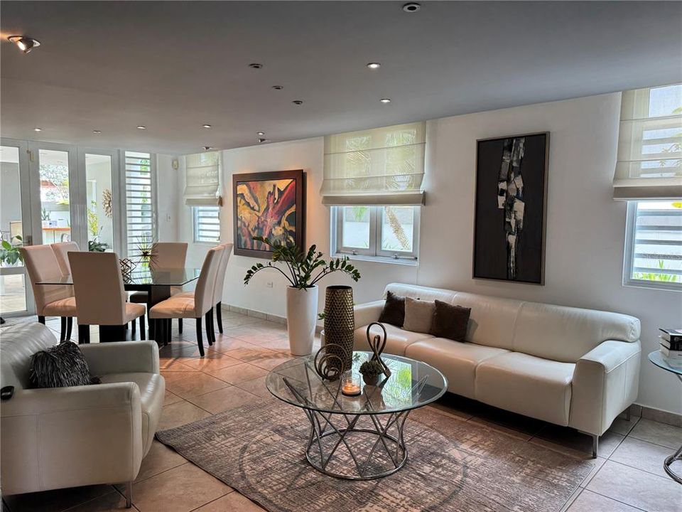 For Sale: $1,050,000 (5 beds, 3 baths, 3500 Square Feet)