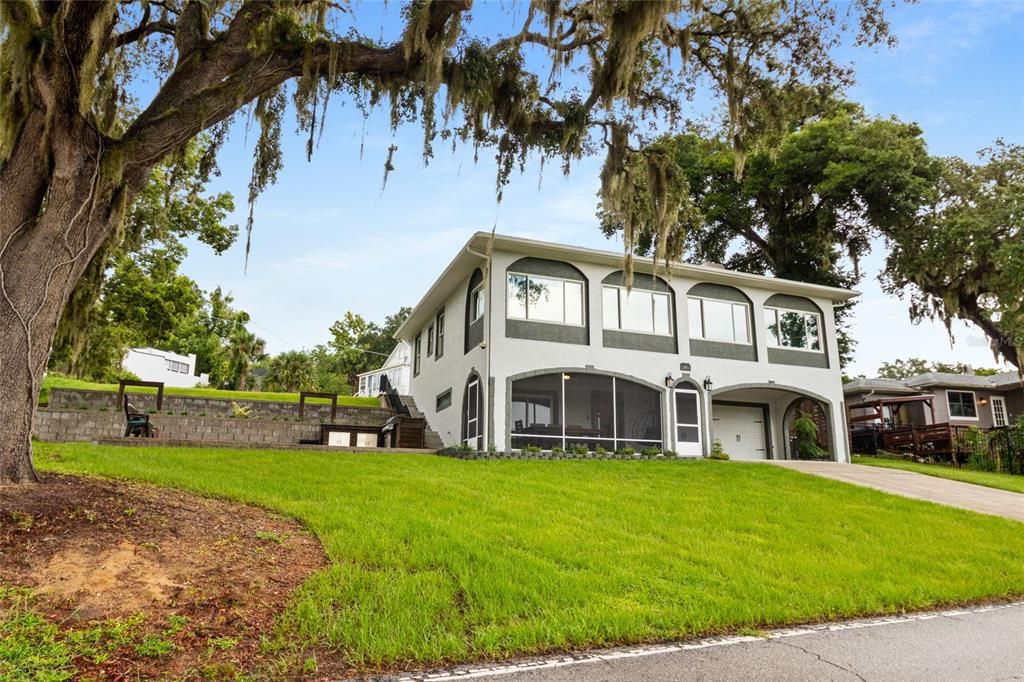 Active With Contract: $564,900 (3 beds, 2 baths, 2009 Square Feet)