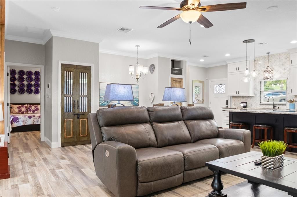 Active With Contract: $564,900 (3 beds, 2 baths, 2009 Square Feet)