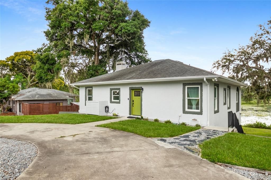 Active With Contract: $564,900 (3 beds, 2 baths, 2009 Square Feet)