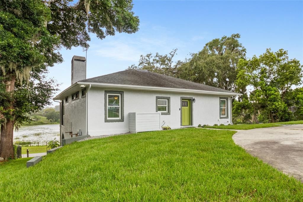 Active With Contract: $564,900 (3 beds, 2 baths, 2009 Square Feet)