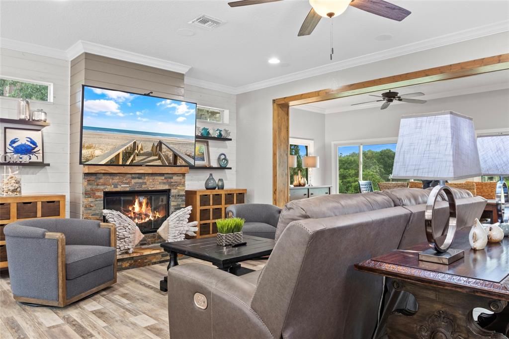 Active With Contract: $564,900 (3 beds, 2 baths, 2009 Square Feet)