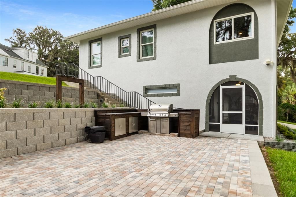 Active With Contract: $564,900 (3 beds, 2 baths, 2009 Square Feet)