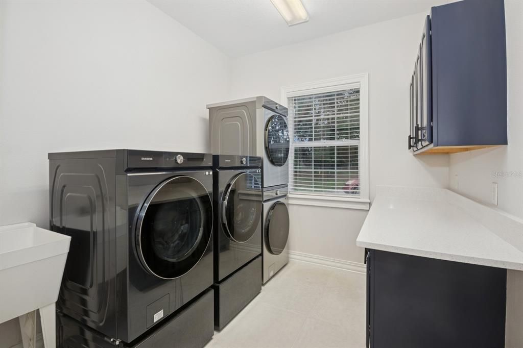 For Sale: $1,600,000 (7 beds, 5 baths, 3890 Square Feet)