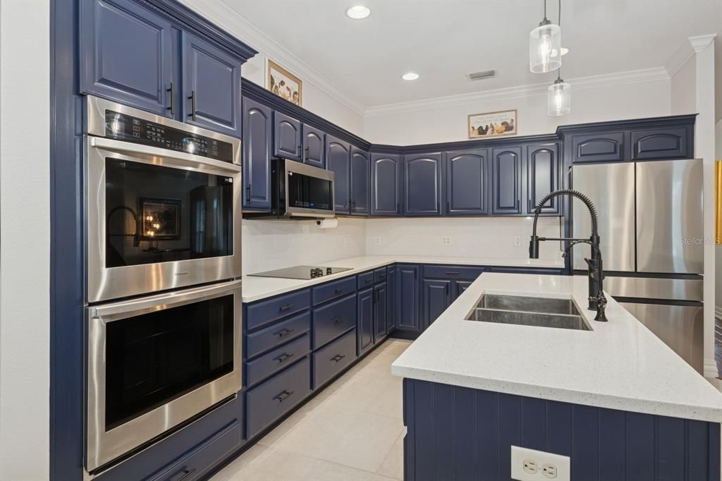 For Sale: $1,600,000 (7 beds, 5 baths, 3890 Square Feet)